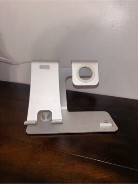 Silver Bestand H06 3-in-1 Apple Watch and iPhone charging stand